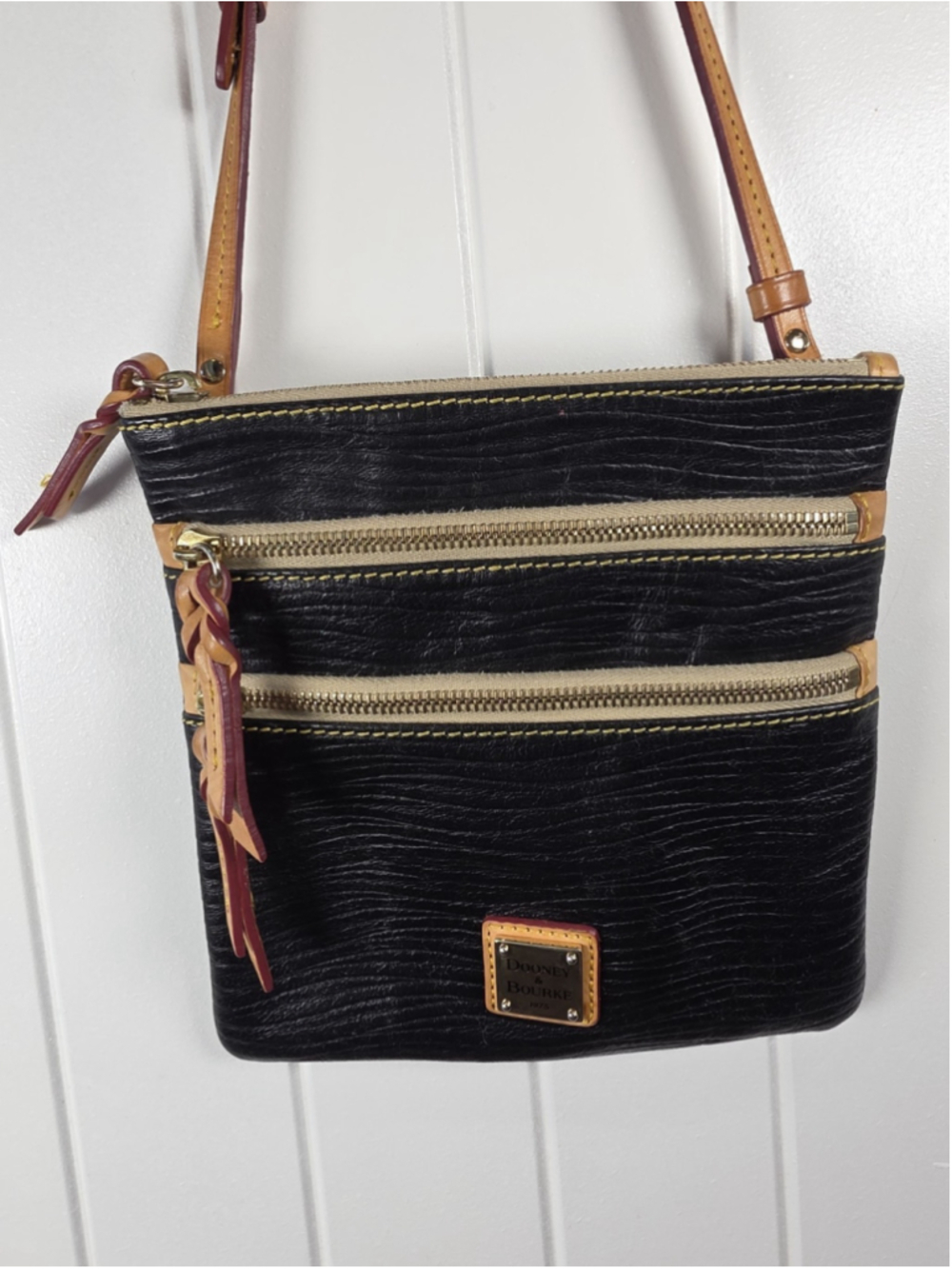 Dooney & Bourke Black Tan Leather Triple Zip Crossbody Bag Tan Trim Red Lining